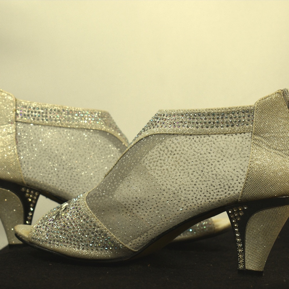 Women's silver glittery high heels